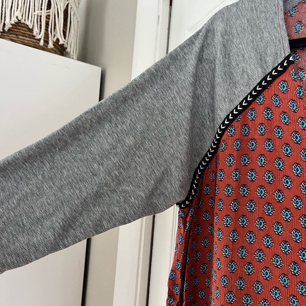 Papermoon Gray and Red Patterned Blouse - Picture 4 of 5